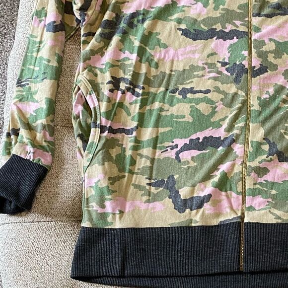 ‎Soft Lightweight Camo Bomber Jacket - Picture 8 of 16